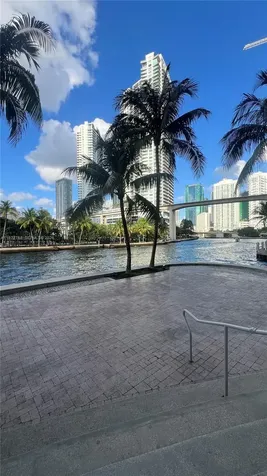 185 SW 7th Street Miami FL 33130