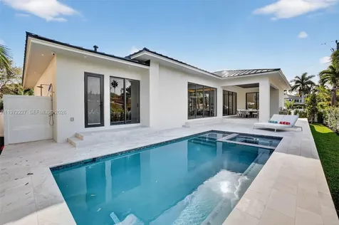 2709 NE 25th Court Fort Lauderdale FL 33305