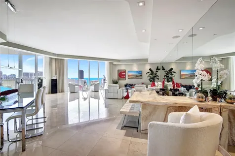 21200 Point Place Aventura FL 33180