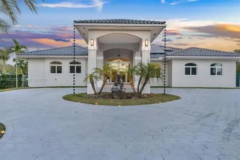 135 SW 125th Avenue Miami FL 33184