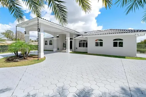 135 SW 125th Avenue Miami FL 33184