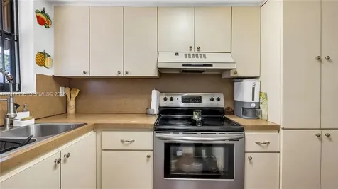 3049 NW 51st Street Miami FL 33142