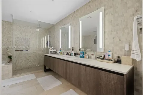 68 SE 6th Street Miami FL 33131