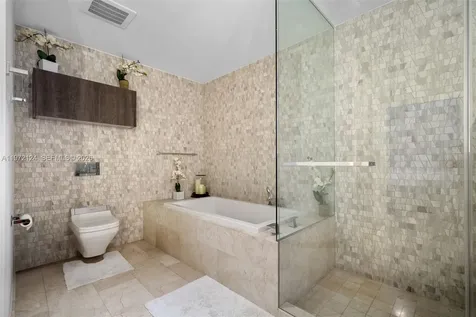 68 SE 6th Street Miami FL 33131