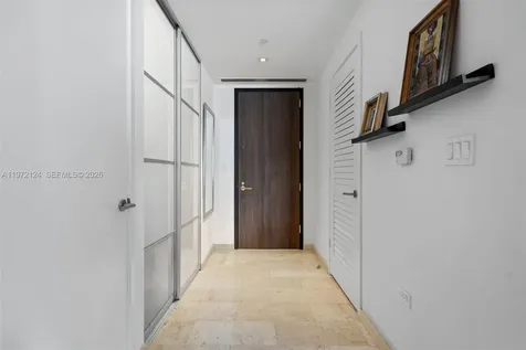 68 SE 6th Street Miami FL 33131