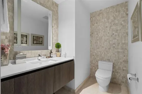 68 SE 6th Street Miami FL 33131