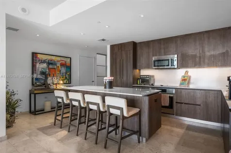 68 SE 6th Street Miami FL 33131