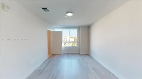 2555 NE 193rd Street Miami FL 33180
