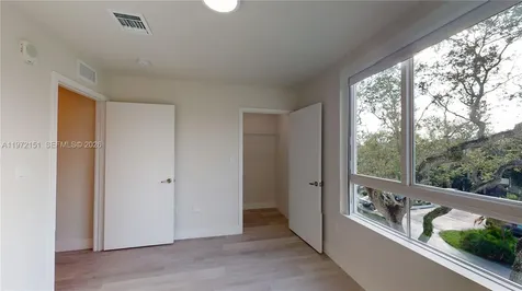 2555 NE 193rd Street Miami FL 33180