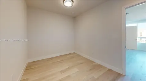 2555 NE 193rd Street Miami FL 33180