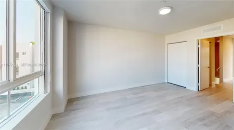 2555 NE 193rd Street Miami FL 33180