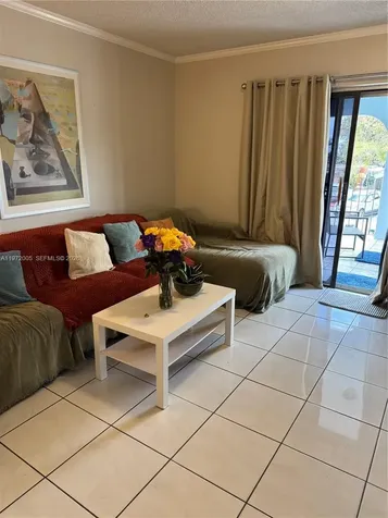 952 E 19th Street Hialeah FL 33013