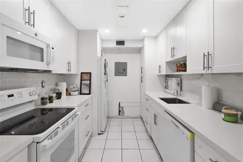 7933 West Drive North Bay Village FL 33141