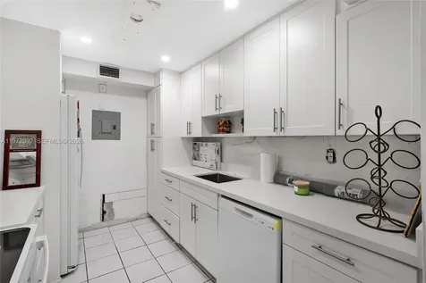 7933 West Drive North Bay Village FL 33141