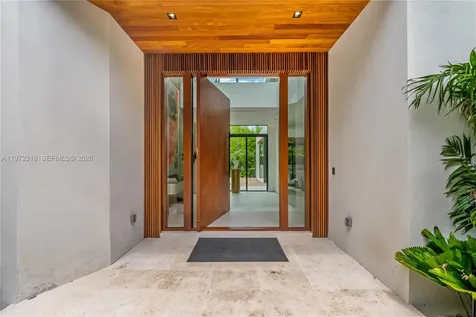 2800 Calusa Street Miami FL 33133