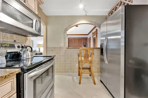 5555 Collins Avenue Miami Beach FL 33140