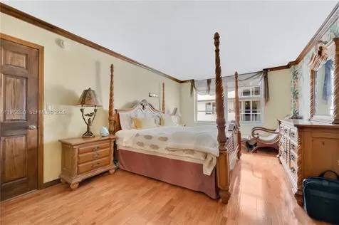 5555 Collins Avenue Miami Beach FL 33140
