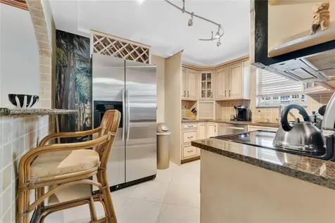 5555 Collins Avenue Miami Beach FL 33140