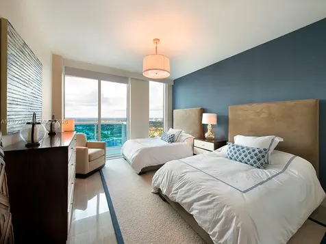2711 S Ocean Drive Hollywood FL 33019
