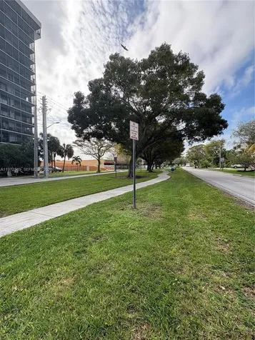 2500 NE 135 North Miami FL 33181
