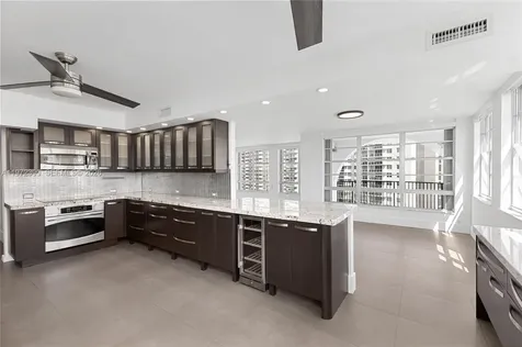 5660 Collins Avenue Miami Beach FL 33140
