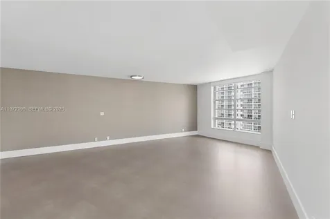 5660 Collins Avenue Miami Beach FL 33140