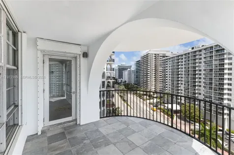 5660 Collins Avenue Miami Beach FL 33140