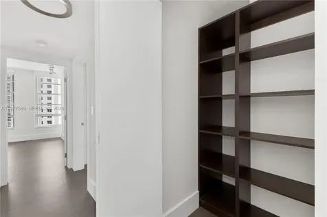 5660 Collins Avenue Miami Beach FL 33140