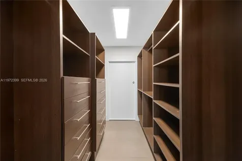 5660 Collins Avenue Miami Beach FL 33140