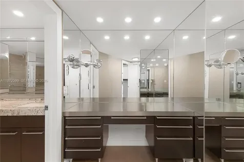 5660 Collins Avenue Miami Beach FL 33140