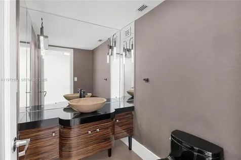 5660 Collins Avenue Miami Beach FL 33140
