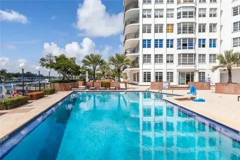 5660 Collins Avenue Miami Beach FL 33140