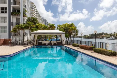 5660 Collins Avenue Miami Beach FL 33140