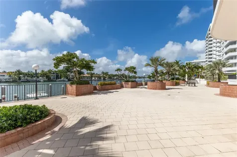 5660 Collins Avenue Miami Beach FL 33140