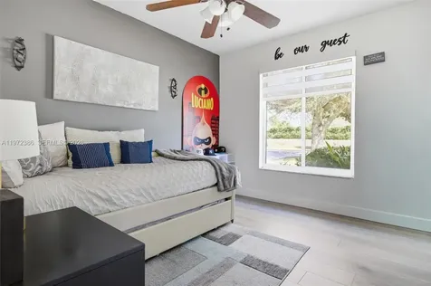 431 S Old Hiatus Road Plantation FL 33325
