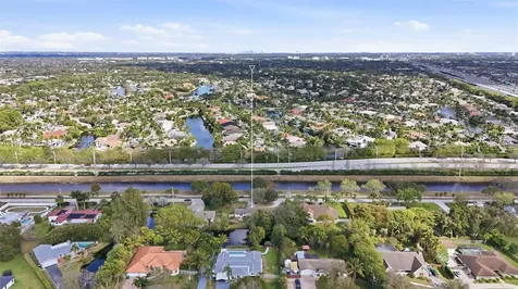 431 S Old Hiatus Road Plantation FL 33325