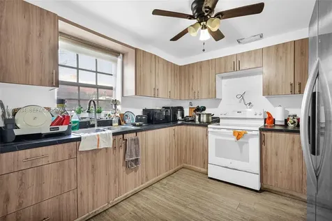 538 NW 20th Avenue Miami FL 33125