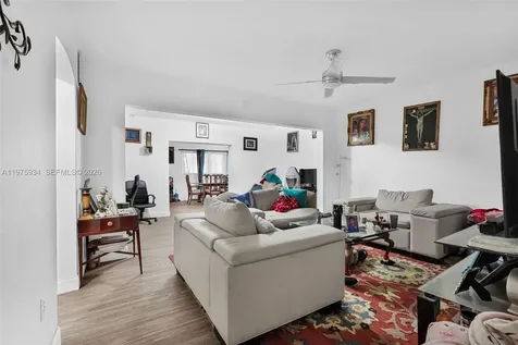 538 NW 20th Avenue Miami FL 33125