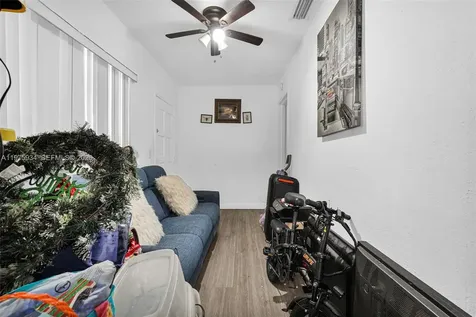 538 NW 20th Avenue Miami FL 33125