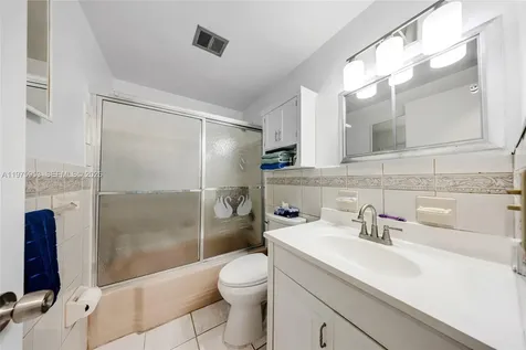 1015 SW 11th Avenue Hallandale Beach FL 33009
