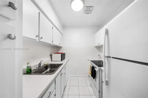 1015 SW 11th Avenue Hallandale Beach FL 33009