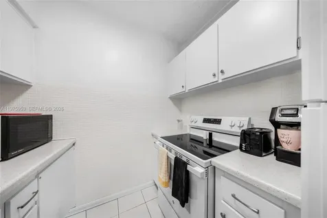 1015 SW 11th Avenue Hallandale Beach FL 33009