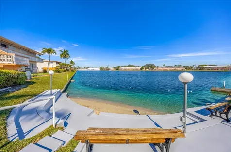 1015 SW 11th Avenue Hallandale Beach FL 33009