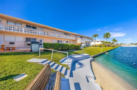 1015 SW 11th Avenue Hallandale Beach FL 33009