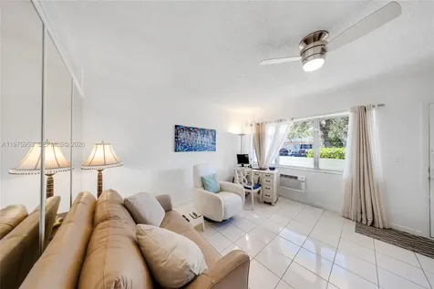 1015 SW 11th Avenue Hallandale Beach FL 33009