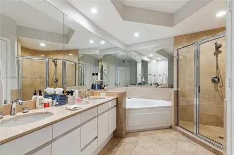 808 Brickell Key Drive Miami FL 33131