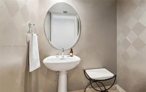 808 Brickell Key Drive Miami FL 33131