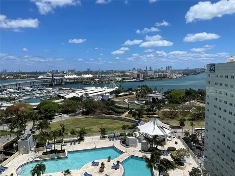 253 NE 2nd Street Miami FL 33132