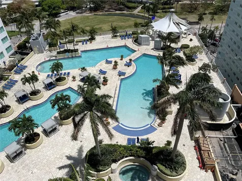 253 NE 2nd Street Miami FL 33132