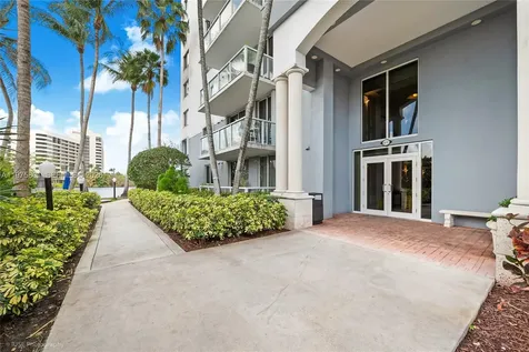 5099 NW 7th Street Miami FL 33126